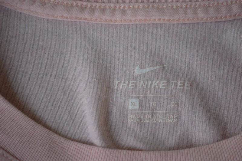 Nike Sportswear Essential Muscle Tank Top in Hellrosa mit Gold-Logo – Gr. XL (flexibel)