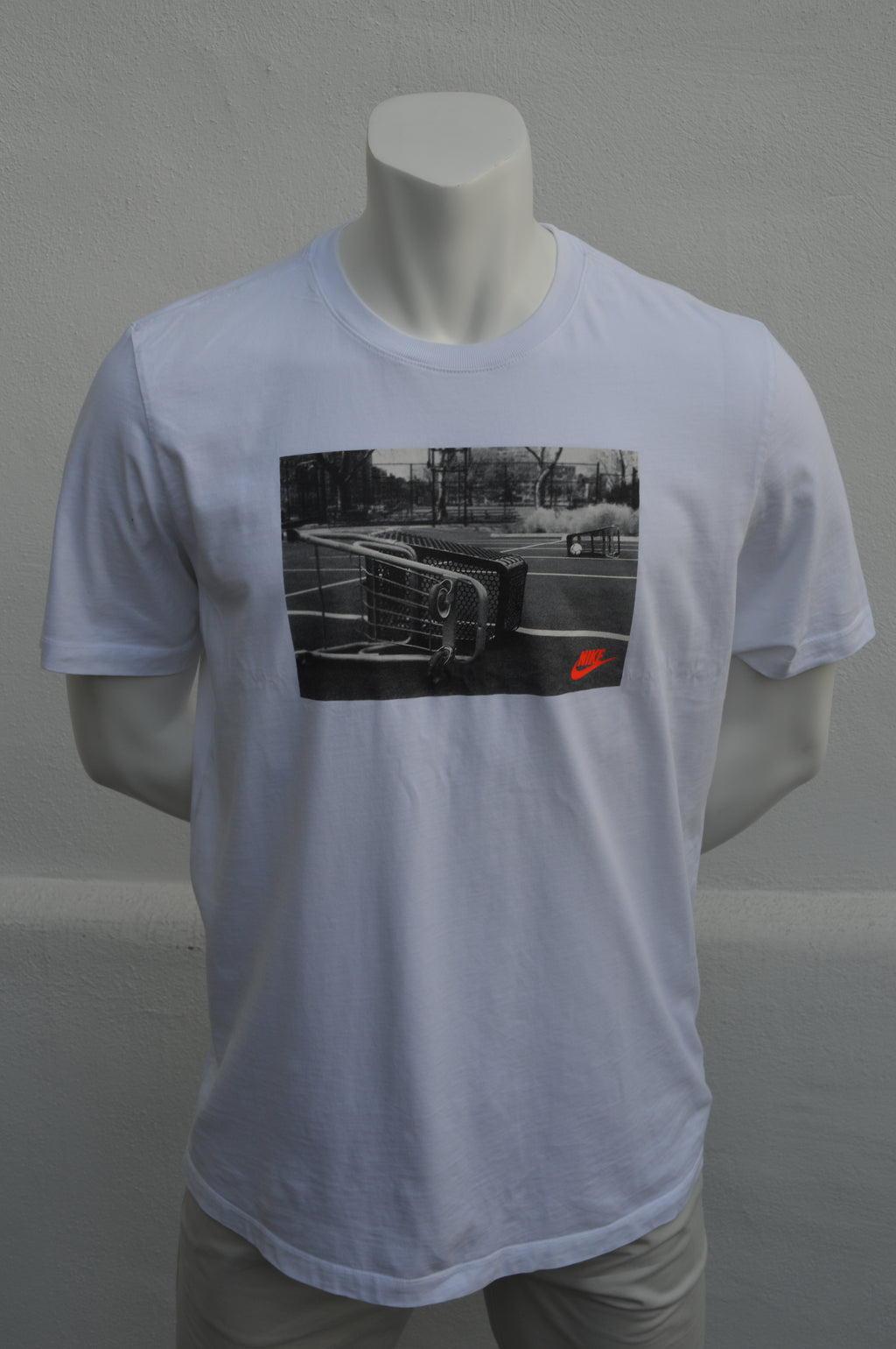 Nike Sportswear Herren Graphic T-Shirt Court Photo Weiß – Größe XL (CI6268-100)