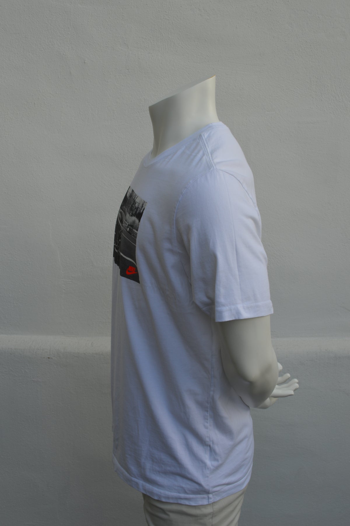 Nike Sportswear Herren Graphic T-Shirt Court Photo Weiß – Größe XL (CI6268-100)