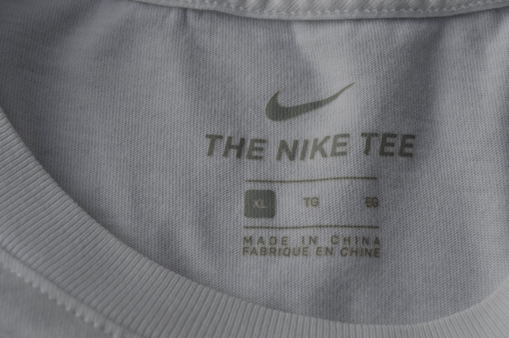 Nike Sportswear Herren Graphic T-Shirt Court Photo Weiß – Größe XL (CI6268-100)