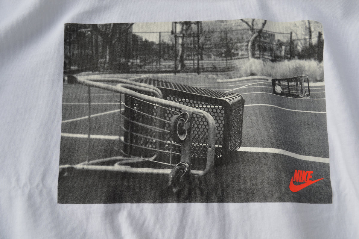 Nike Sportswear Herren Graphic T-Shirt Court Photo Weiß – Größe XL (CI6268-100)