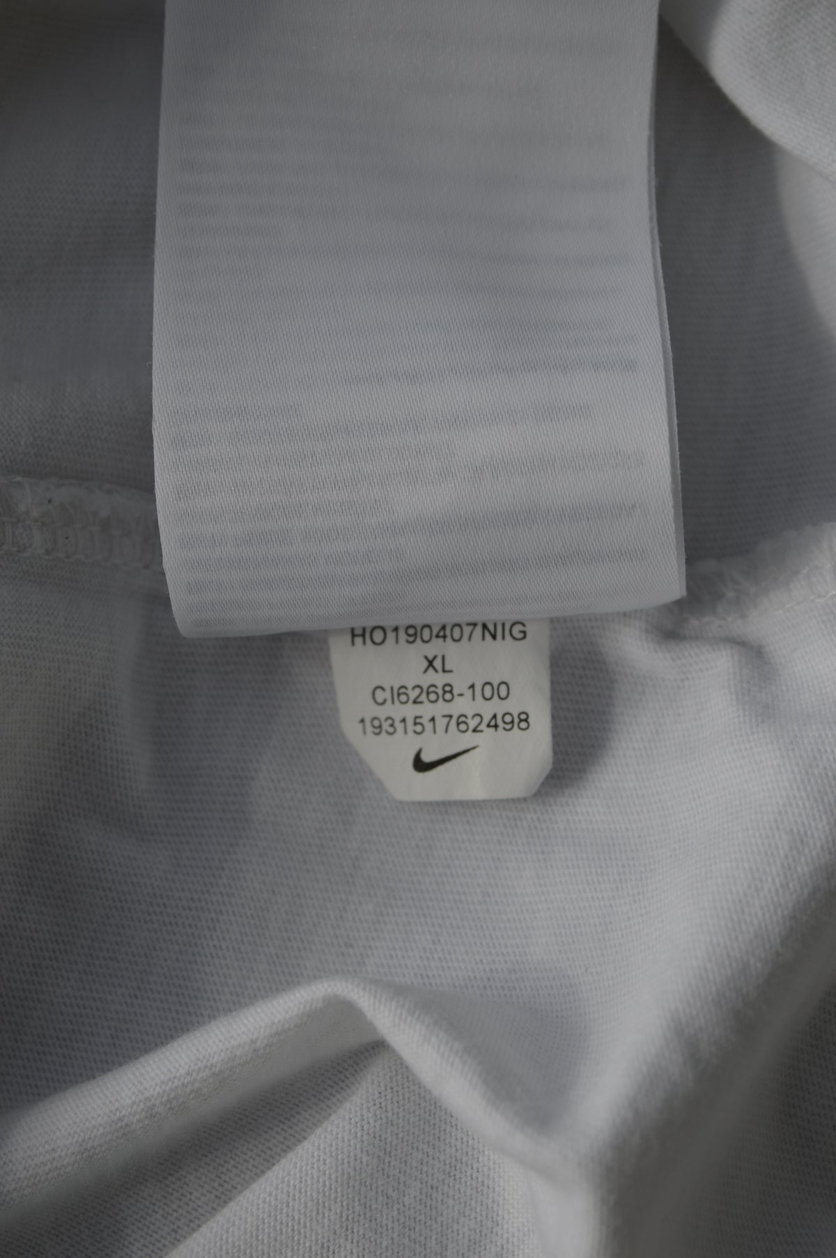 Nike Sportswear Herren Graphic T-Shirt Court Photo Weiß – Größe XL (CI6268-100)