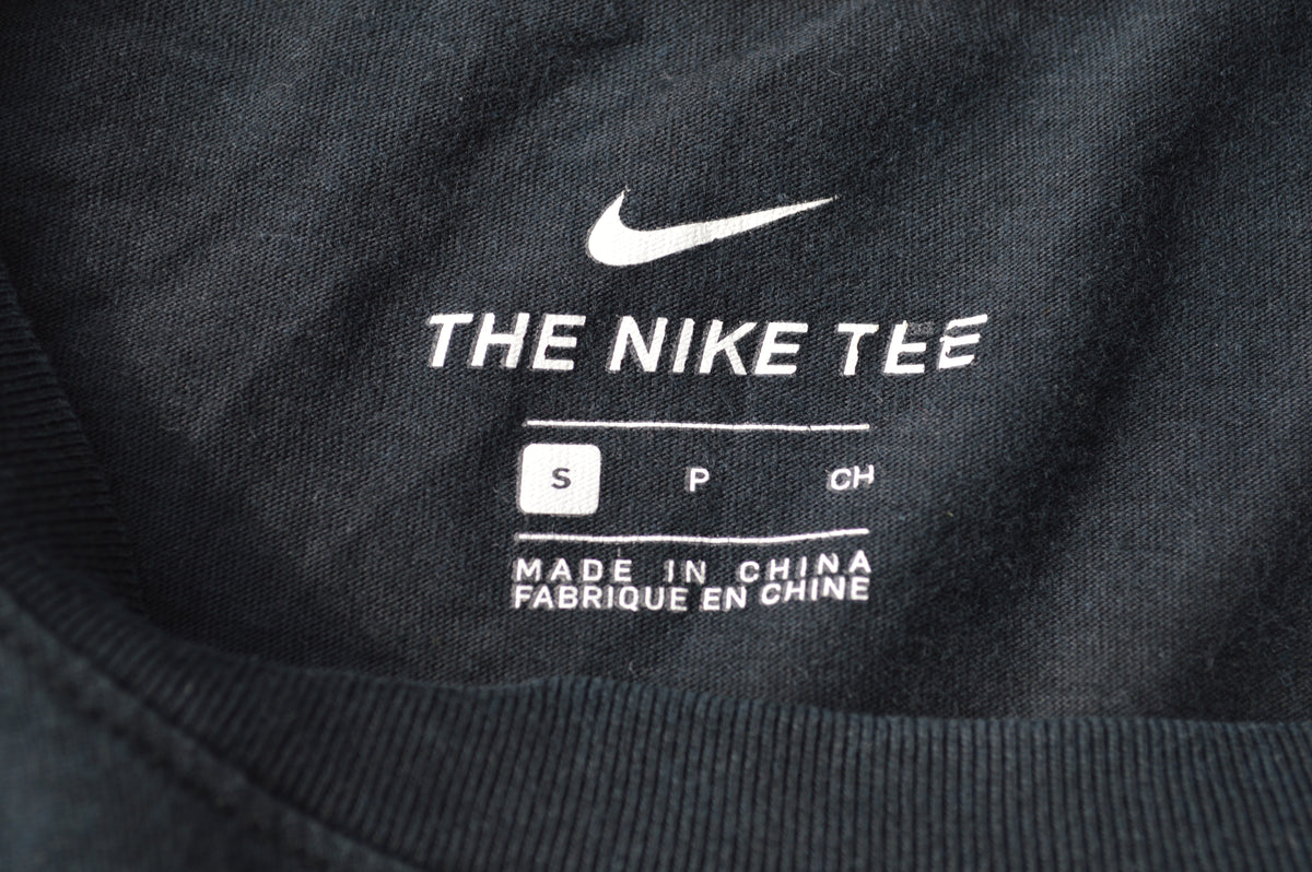 Nike Sportswear Herren Graphic T-Shirt The Creation of Adam Schwarz – Größe S (AR5052-010)