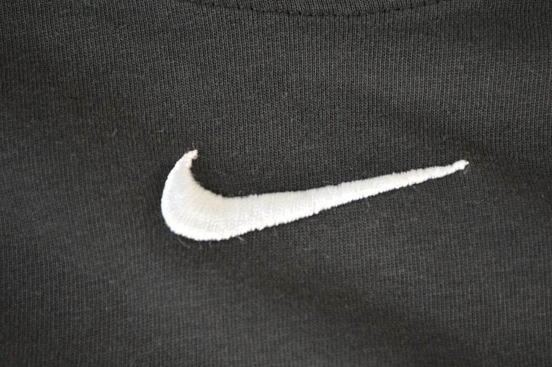 Nike Sportswear Repeat Swoosh Tape T-Shirt in Schwarz – Gr. XS/S