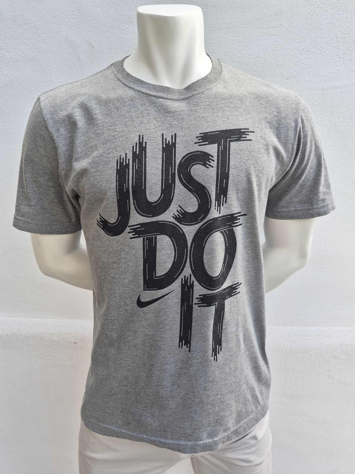 Nike T-Shirt Just Do It Graphic Tee – Graumeliert – Gr. L