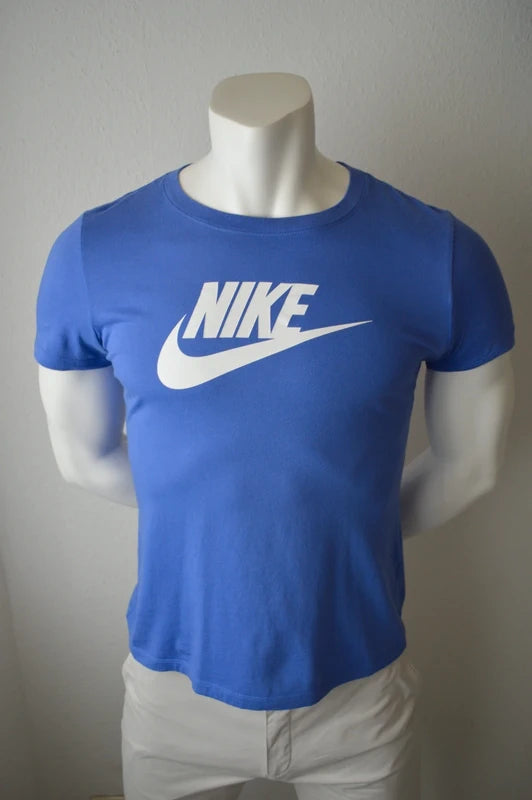 Nike – Herren/Unisex T-Shirt "Futura Icon" in Mittelblau – Gr. M (Schmal geschnitten / Kleines Loch)