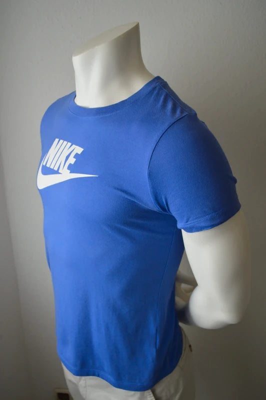 Nike – Herren/Unisex T-Shirt "Futura Icon" in Mittelblau – Gr. M (Schmal geschnitten / Kleines Loch)