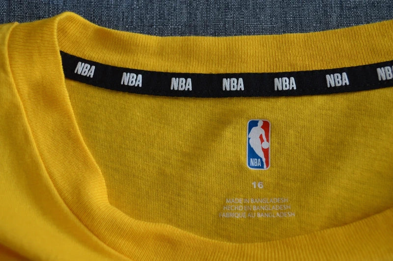 Official NBA „Los Angeles Lakers“ T-Shirt – Goldgelb – Gr. 16 / XS-S (Hervorragend)