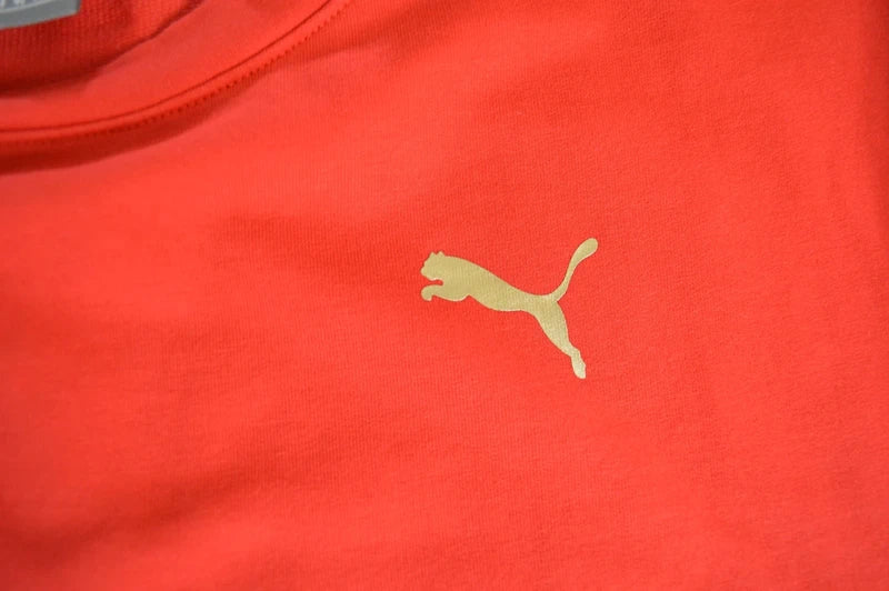 PUMA – Damen Cropped T-Shirt Rebel Tee in Orangerot mit Ärmel-Prints – Gr. S (Sehr guter Zustand)