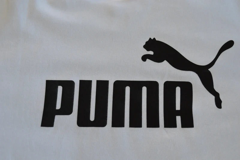 Puma Classic No. 1 Logo T-Shirt in Weiß – Gr. S (Slim Fit)
