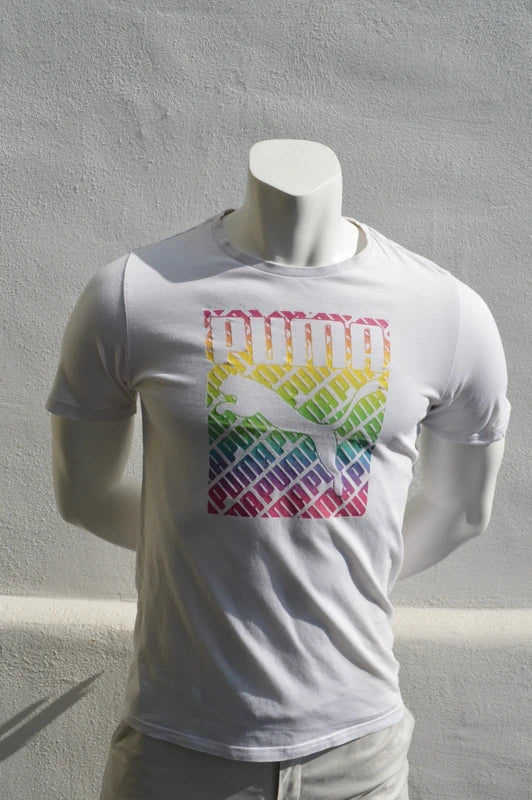 Puma Herren/Unisex Rainbow Logo T-Shirt in Weiß – Gr. S