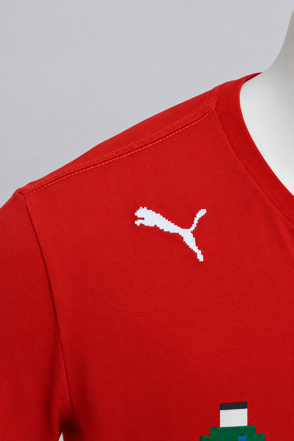 Puma Retro 8-Bit Pixel Football T-Shirt in Rot – Gr. L