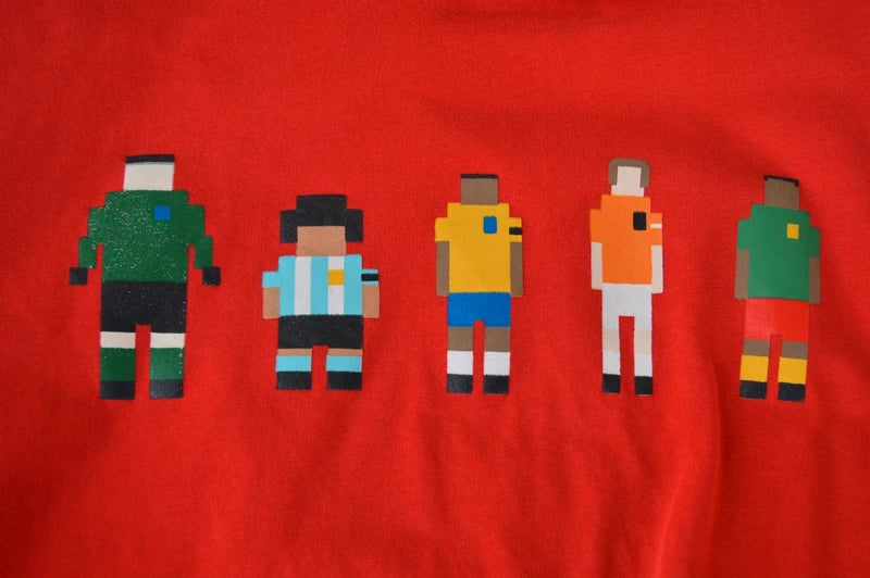 Puma Retro 8-Bit Pixel Football T-Shirt in Rot – Gr. L