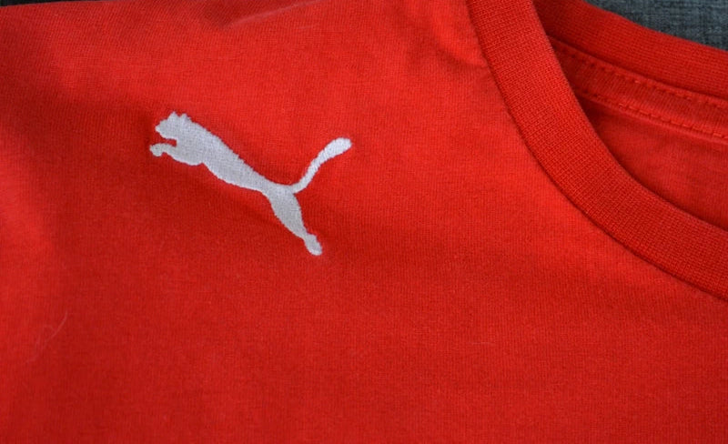 Puma Retro 8-Bit Pixel Football T-Shirt in Rot – Gr. L