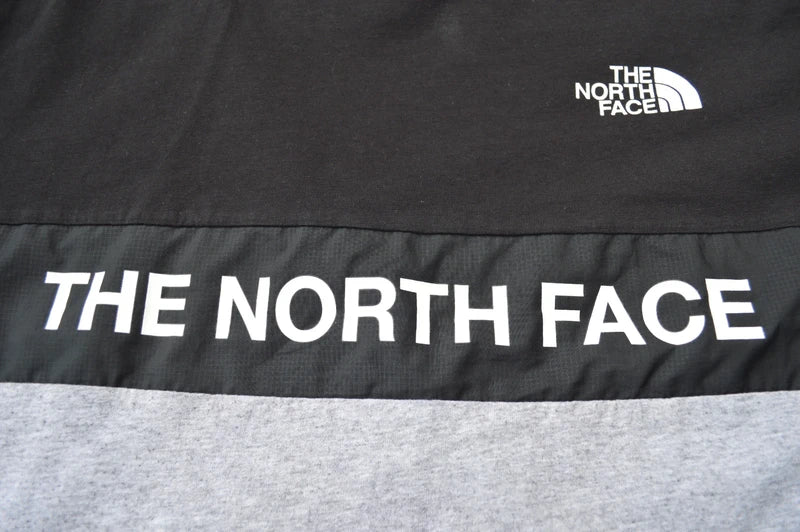 The North Face Herren Color-Block T-Shirt in SchwarzGrau – Gr. XL