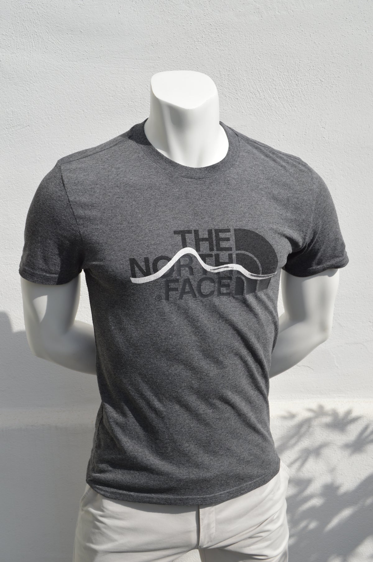 The North Face T-Shirt Grau Melange – Mountain Print Größe M