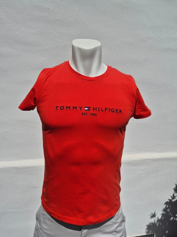 ommy Hilfiger Damen T-Shirt Rot mit edler Brust-Stickerei – Größe S (Sehr guter Zustand)