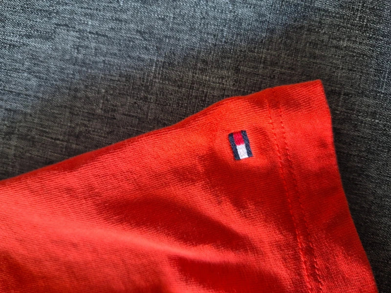 Tommy Hilfiger Damen T-Shirt Rot mit edler Brust-Stickerei – Größe S (Sehr guter Zustand)