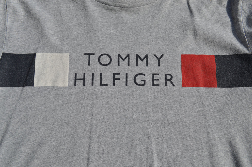 Tommy Hilfiger Herren Organic Cotton Flag Logo T-Shirt in Grau-Meliert – Gr. L