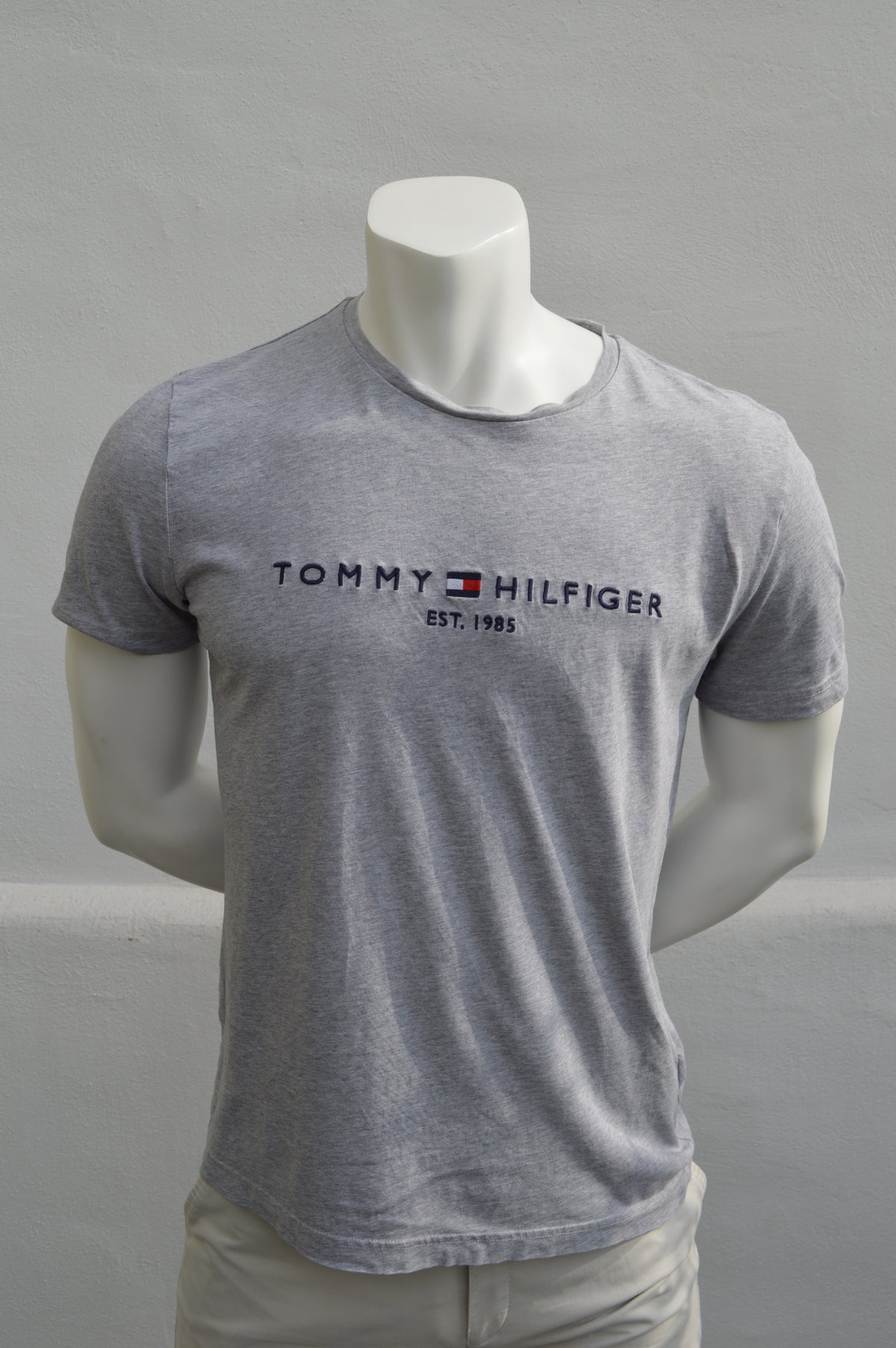 Tommy Hilfiger Herren T-Shirt Grau Meliert mit Est. 1985 Brust-Stick – Größe M (Organic Cotton)
