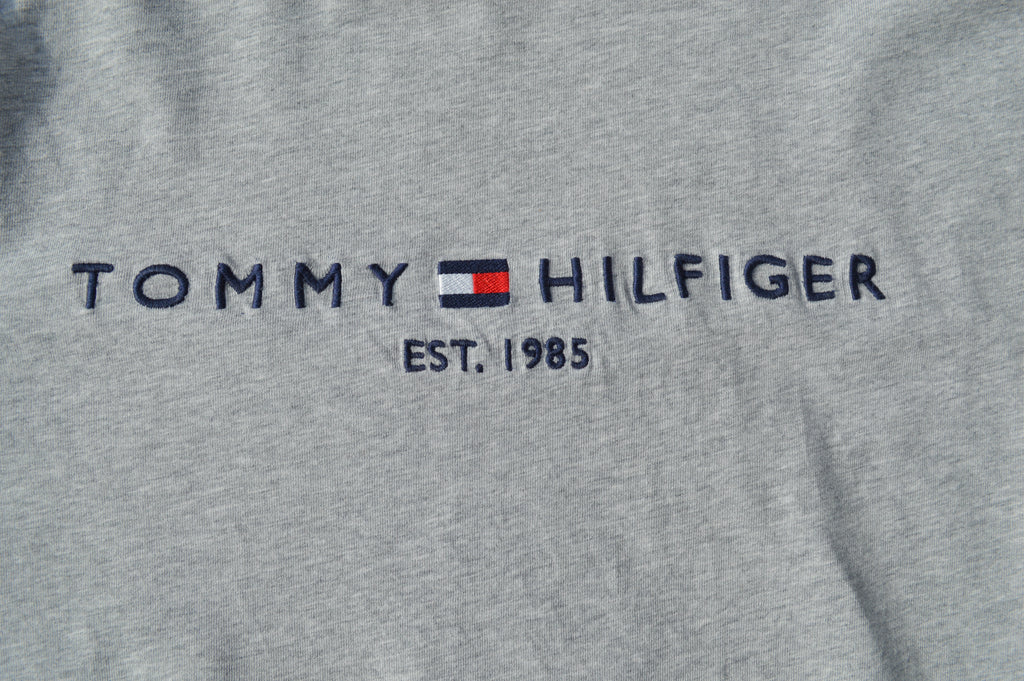 Tommy Hilfiger Herren T-Shirt Grau Meliert mit Est. 1985 Brust-Stick – Größe M (Organic Cotton)