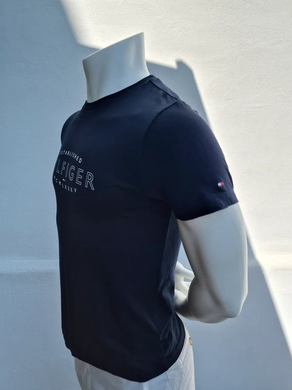 Tommy Hilfiger – Slim Fit Graphic T-Shirt Established 1985 in Navy-Blau – Gr. S