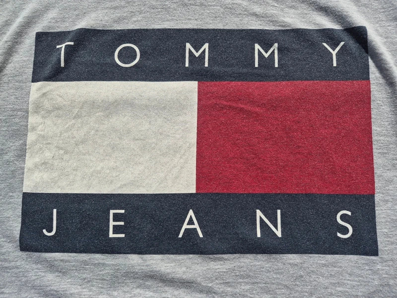 Tommy Jeans Damen Crop T-Shirt in Grau-Meliert mit Flaggen-Logo – Gr. XS