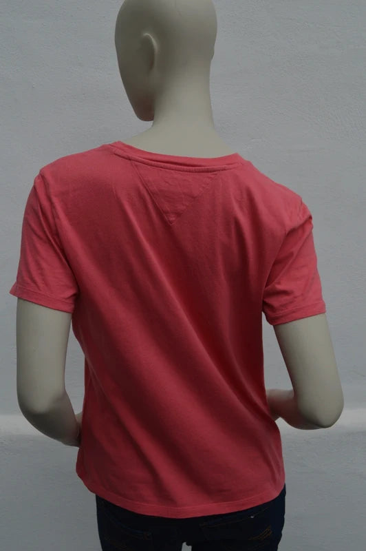 Tommy Jeans Damen Logo-Stick T-Shirt in LachsrotKoralle – Gr. M