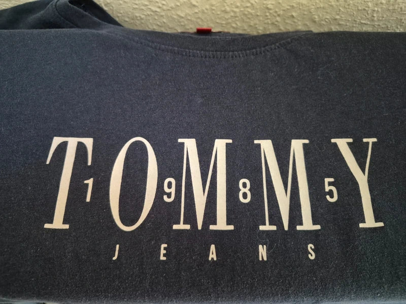 Tommy Jeans Damen Logo T-Shirt – Dunkelblau mit Graphic-Print – Gr. S