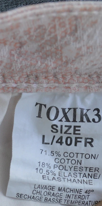 Toxik3 Damen Premium Stretch-Bermuda mit edlem Damast-Muster – Gr. L (40)