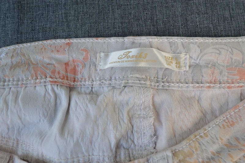 Toxik3 Damen Premium Stretch-Bermuda mit edlem Damast-Muster – Gr. L (40)