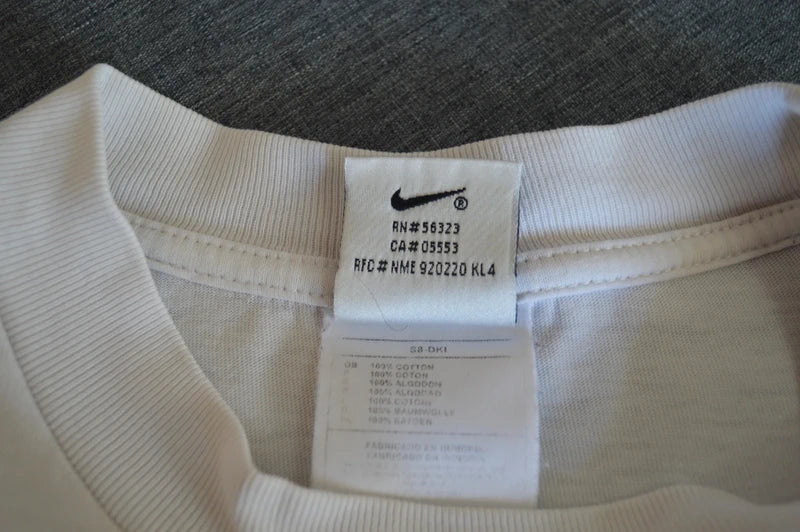 Vintage Nike „Just Do It“ Big Backprint T-Shirt – Weiß/Rot – Gr. M (fällt aus wie L / Oversized)
