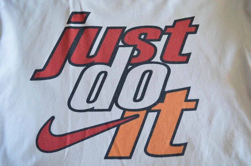 Vintage Nike „Just Do It“ Big Backprint T-Shirt – Weiß/Rot – Gr. M (fällt aus wie L / Oversized)