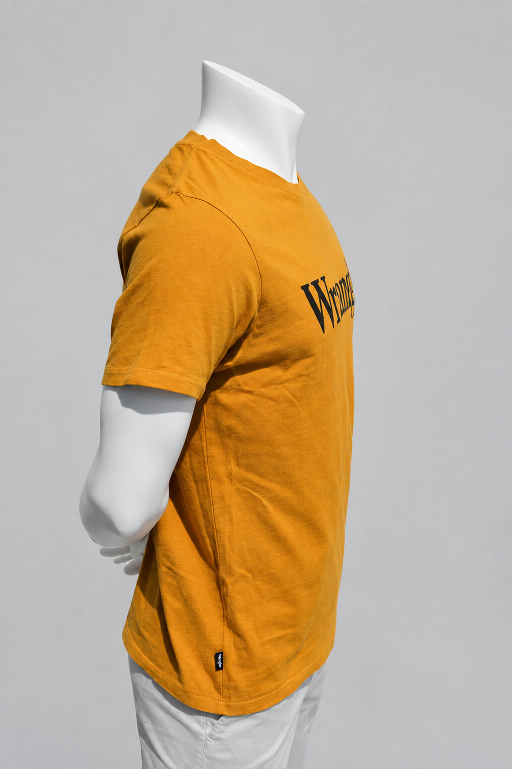 Wrangler Logo T-Shirt mit "EST.1947" Frontprint in Senfgelb – Gr. M