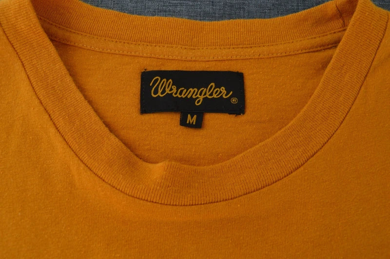 Wrangler Logo T-Shirt mit "EST.1947" Frontprint in Senfgelb – Gr. M