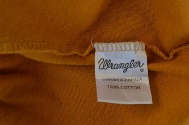 Wrangler Logo T-Shirt mit "EST.1947" Frontprint in Senfgelb – Gr. M
