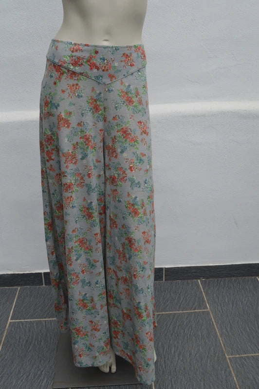 Zara Trafaluc Flowy Wide-Leg Palazzohose mit Blumenmuster – GrauRot – Größe M (Hervorragender Zustand)