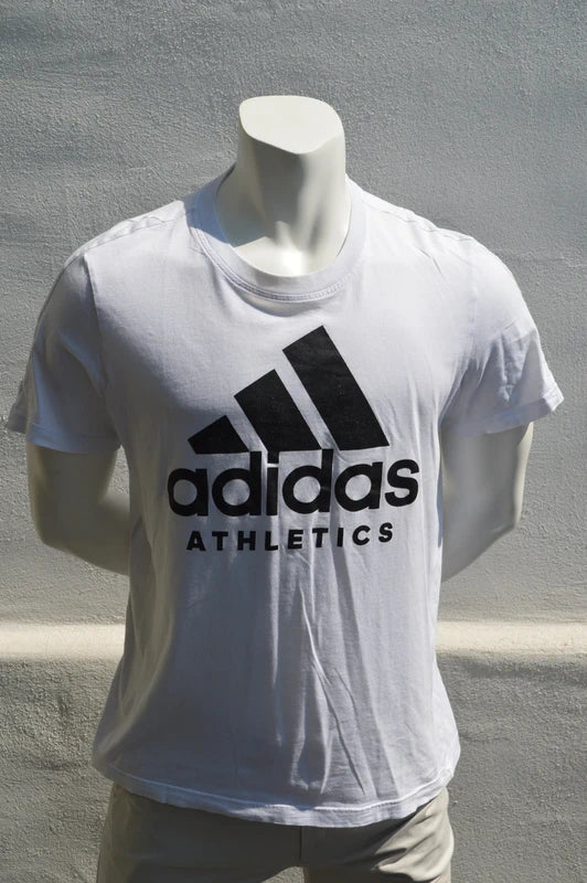 adidas Athletics Badge of Sport T-Shirt in Weiß – Gr. M