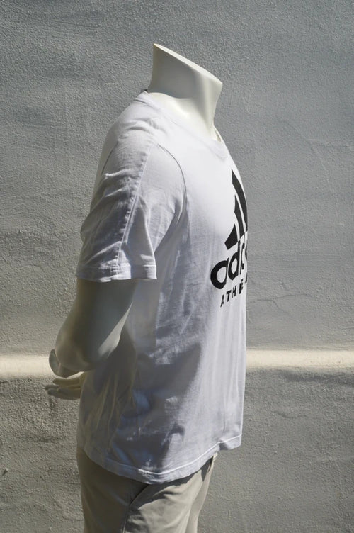 adidas Athletics Badge of Sport T-Shirt in Weiß – Gr. M