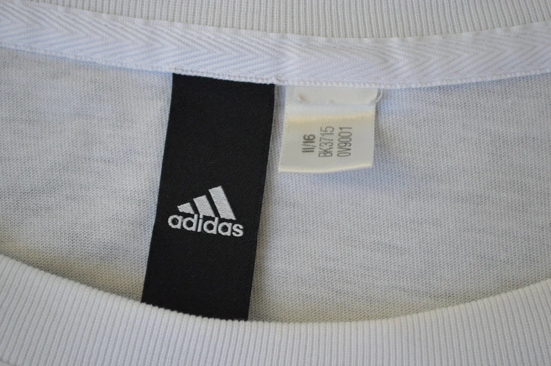 adidas Athletics Badge of Sport T-Shirt in Weiß – Gr. M
