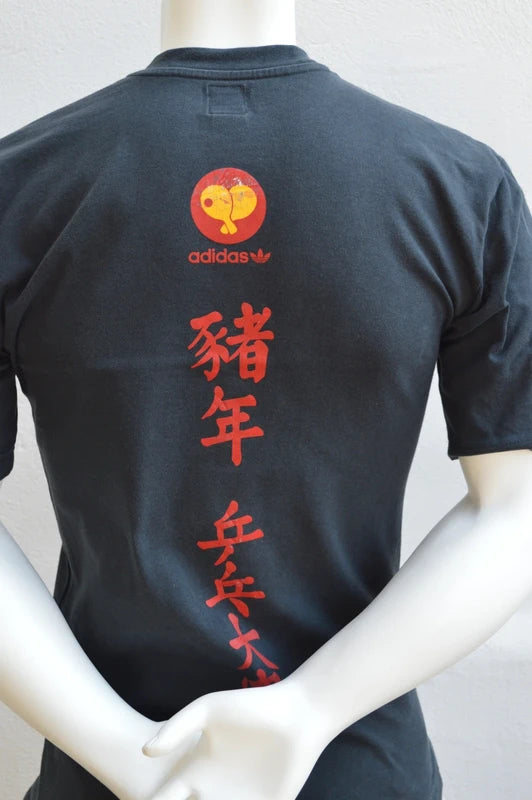 adidas Originals "Year of the Pig" Table Tennis Vintage T-Shirt in Schwarz – Gr. S/M